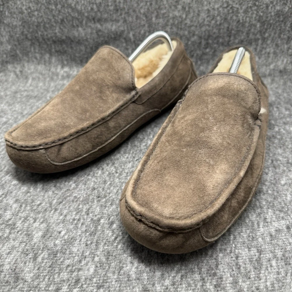 UGG Australia Ascot Genuine Shearling Suede Slippers Mens Size 11 Chocolate 5775